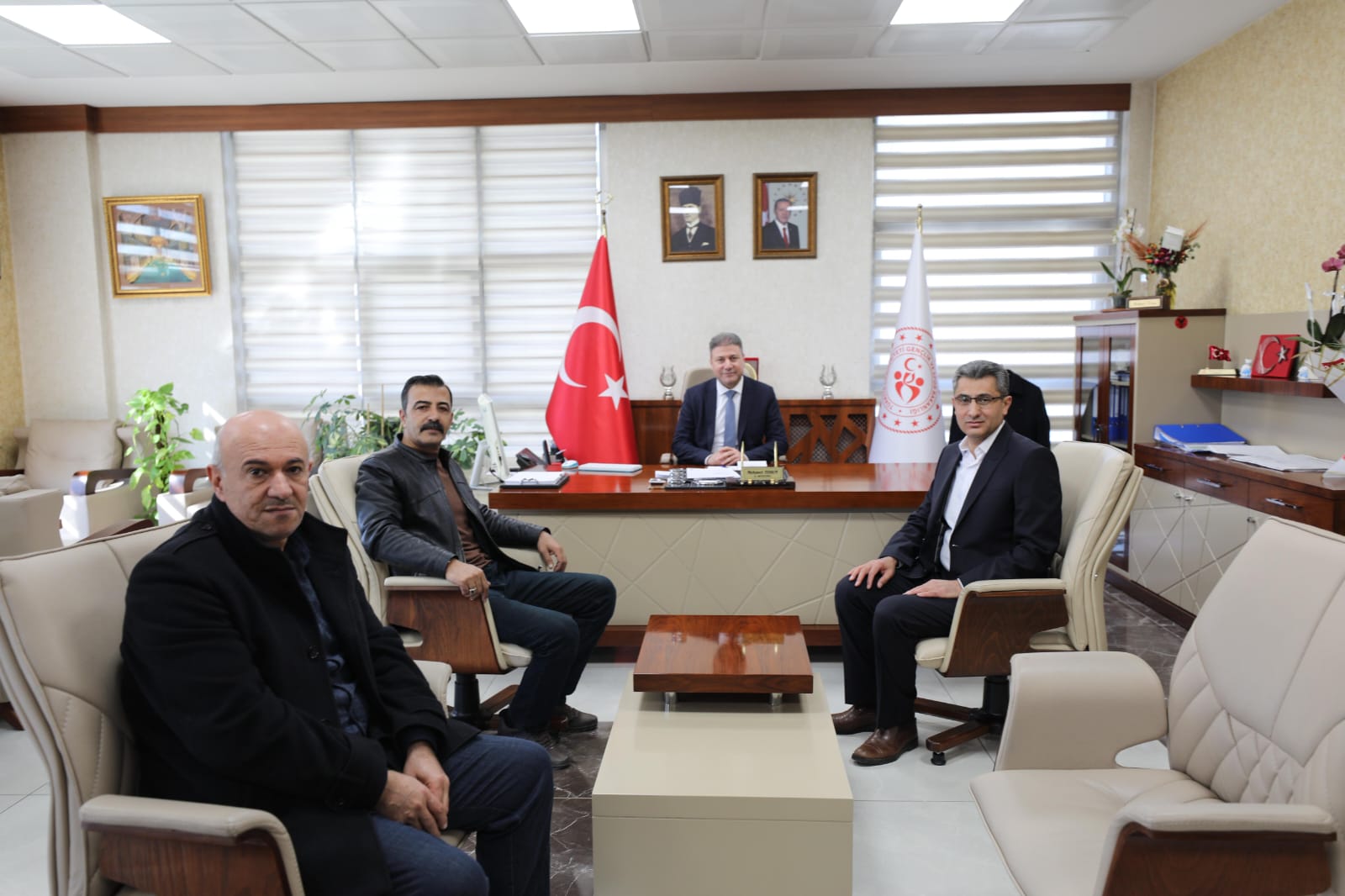 Tek iş Sendikası&rsquo;ndan Van Gen&ccedil;lik ve Spor İl M&uuml;d&uuml;r&uuml; Mehmet Tosun&rsquo;a Ziyaret